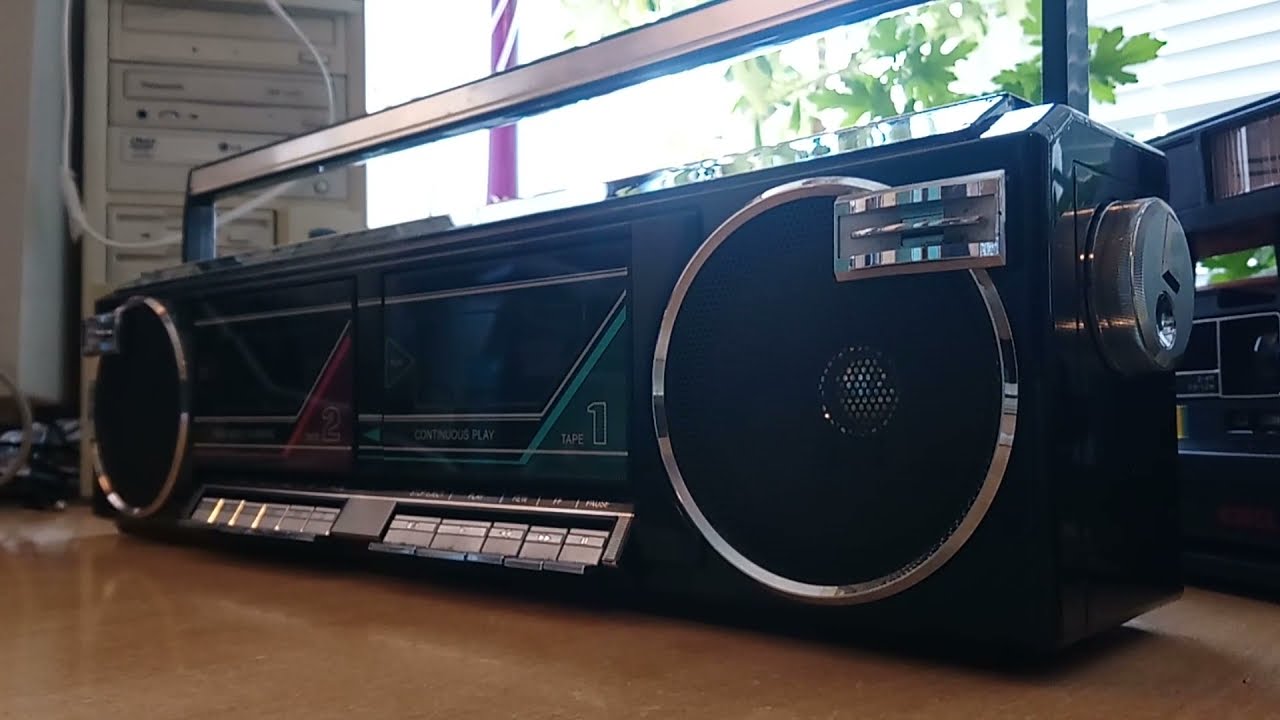 Toshiba RT-SF66 BomBeat vintage double cassette boombox from 1980