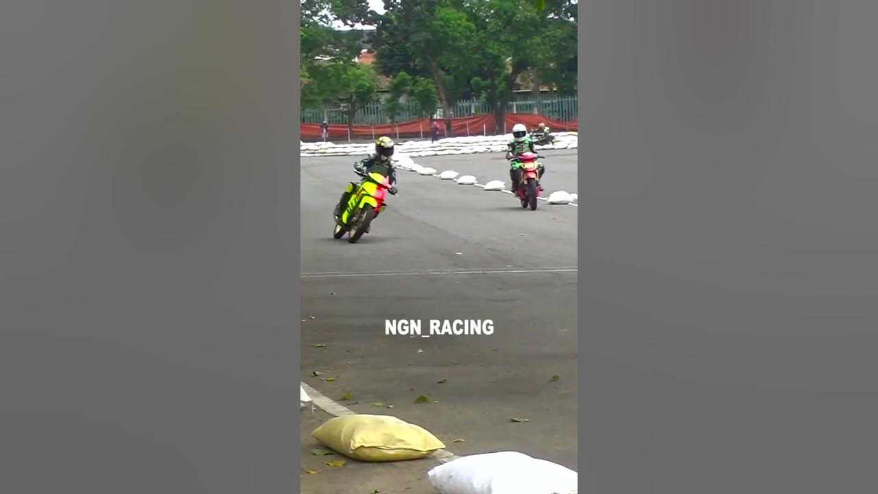 suara garing motor 2 tak f1zr road race #SHORTS
