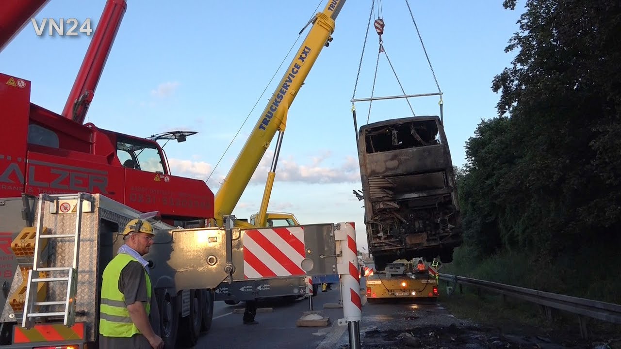 24.06.2019 - VN24 - Спасение сгоревшего вагона на А2 - два крана в действии