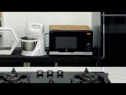 Video: Apakah karton akan terbakar dalam microwave?