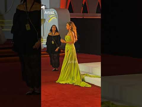 نيللي كريم بفستان جرئ يبرز انوثتها في افتتاح مهرجان الجونة