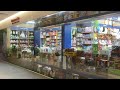 Explora el vibrante distrito comercial en el corazón de la ciudad