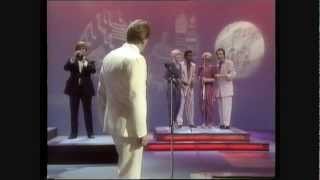 Max Bygraves - Singalongabeatles (Medley)