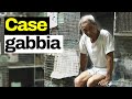 Il fenomeno delle “case bara” di Hong Kong: come sono fatte e perché ci vivono 220 mila persone?