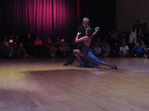 Roberto Reis & Natalia Lavendeira dance Tango at Corrientes in London (2 of 3)