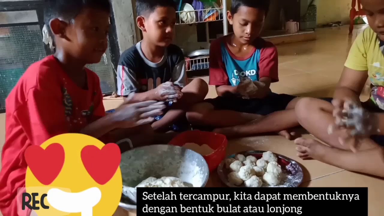 Pembuatan Makanan Khas Daerah Palembang " Pempek Dos" 