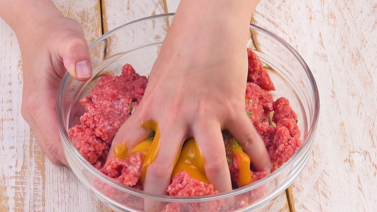 Mini Hackbraten - ein Braten Rezept mit Soße aus dem Ofen - YouTube Mini Hackbraten - ein Braten Rezept mit Soße aus dem Ofen - YouTube