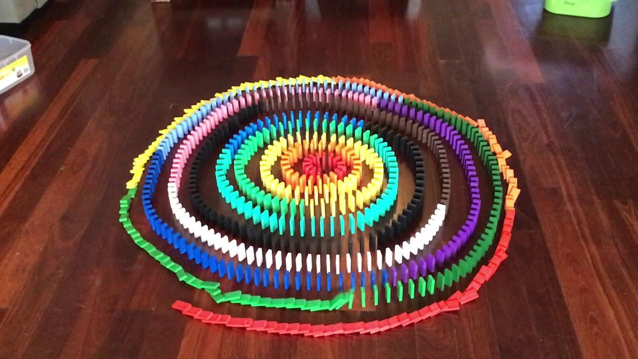 The amazing rainbow 700 domino spiral - YouTube