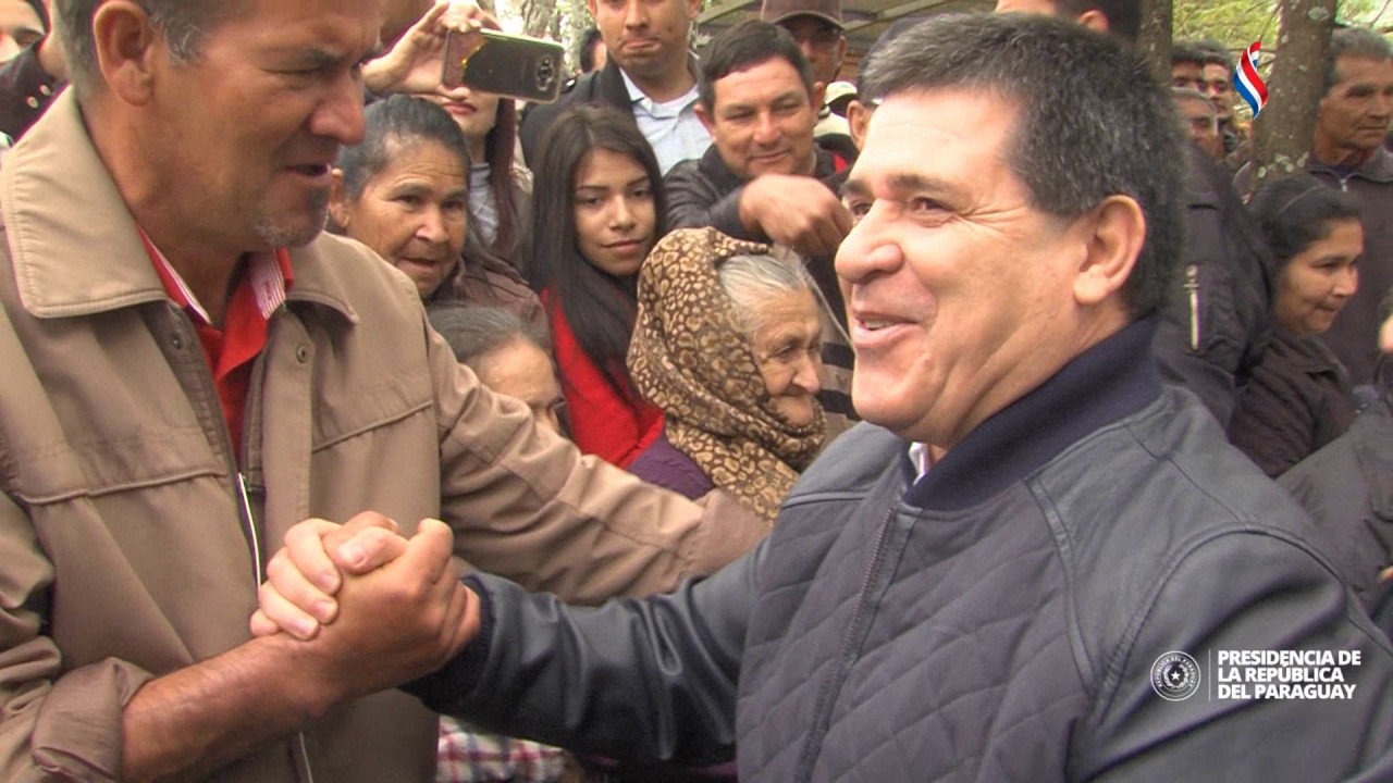 Presidente Cartes reitera compromiso de su Gobierno con adultos mayores - YouTube