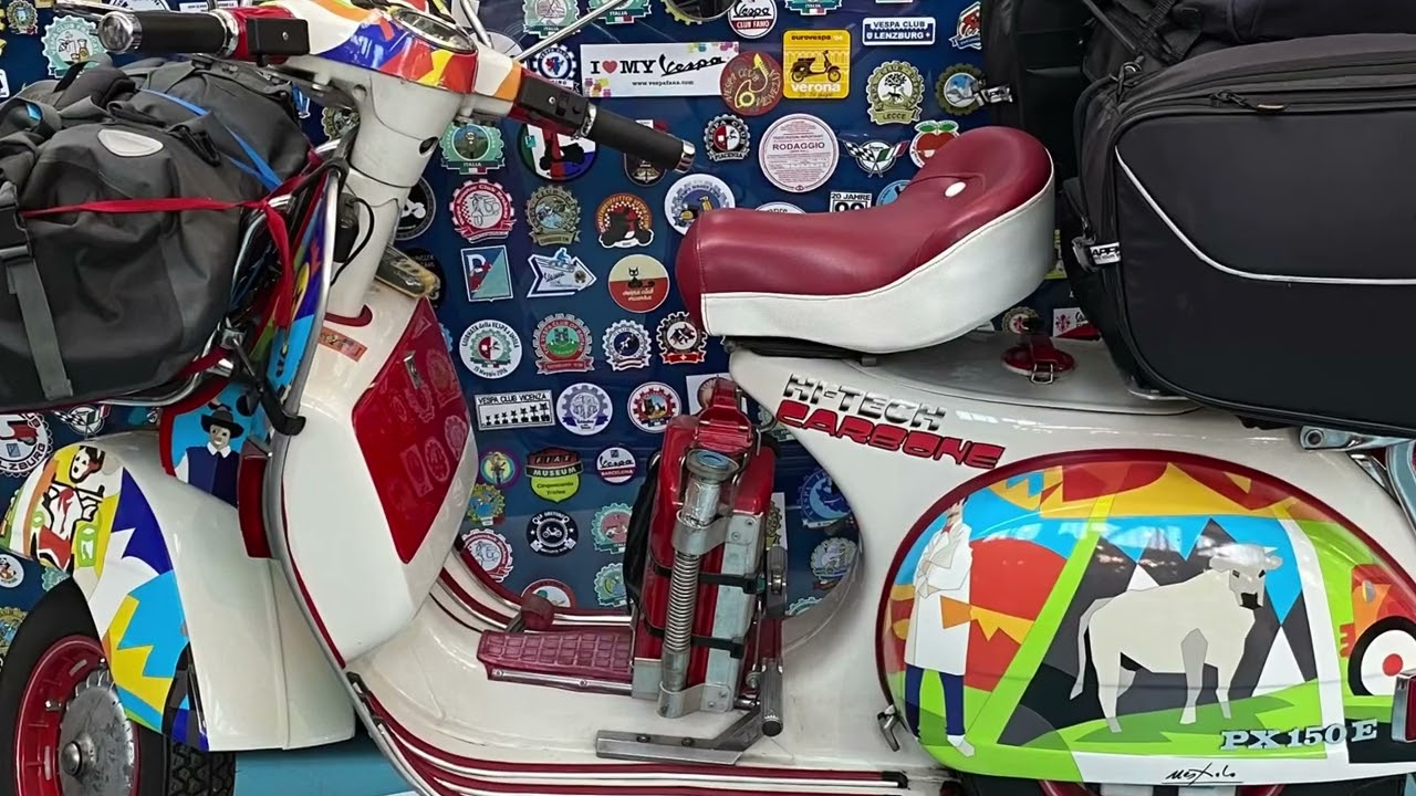 Vespa Freunde Kirrlach im Vespa Museum