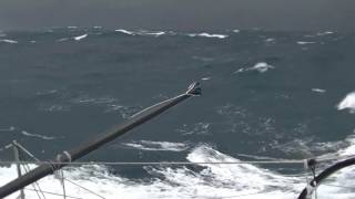 Images de tempête à bord de Finistère Mer Vent  Jean Le Cam / Vendée