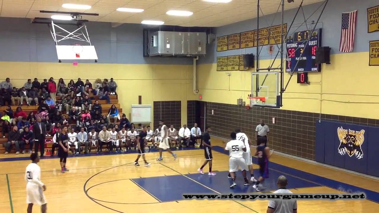 Potomac's Quadree Smith throws down a thunderous 1-hand vertical dunk vs. Friendly.