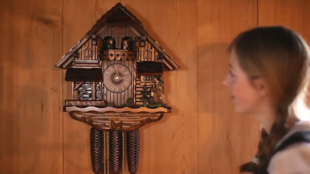 视频: 打开包装，挂上您的正宗黑森林布谷鸟钟» Black Forest Clock
