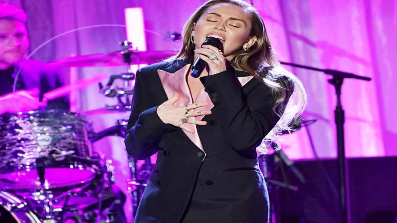Miley Cyrus Sings for Breast Cancer In Live 2019