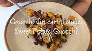 Gnocchi cu cartof dulce, bacon si galbiori/Sweet potato gnocchi with bacon and chanterrele mushrooms