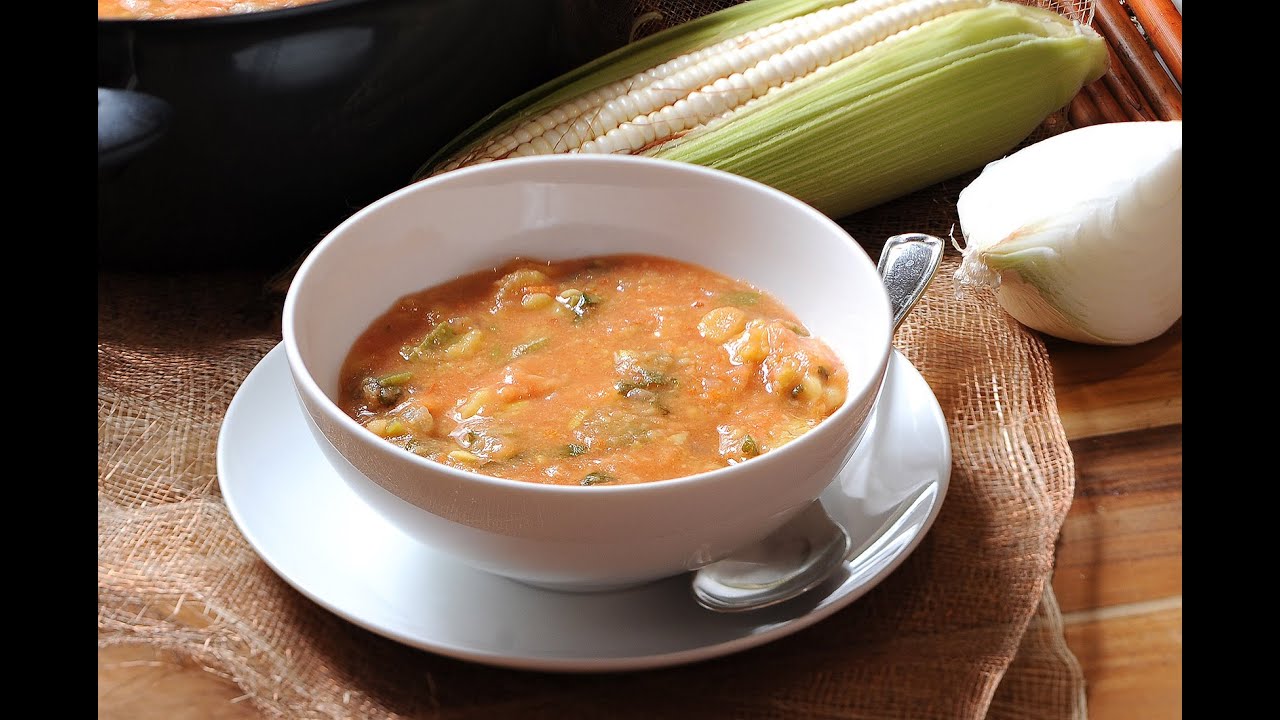 Sopa caliente de habas