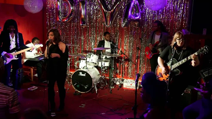KELLY LAUGHLIN performs "Gold Dust Woman": Live @ ...