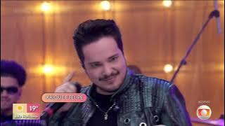 Kaique e Felipe cantam 