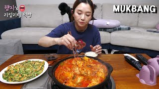 Real Mukabang :) Kimchi Dak-bokkeum-tang (Kimchi Stew With Chicken) ★ Buchu jeon (Chive Pancake)