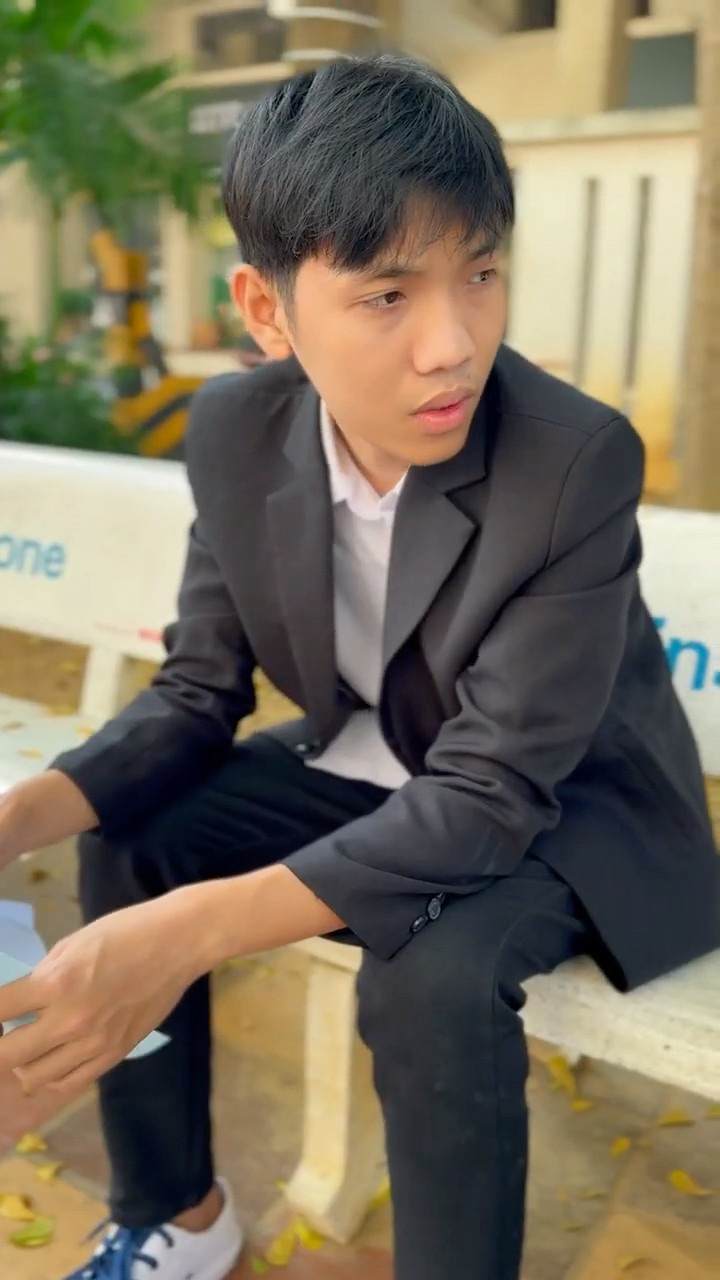 LNF - Nụ cười của cô bé khiến tôi vui vẻ || Her smile make me happy ? #shorts