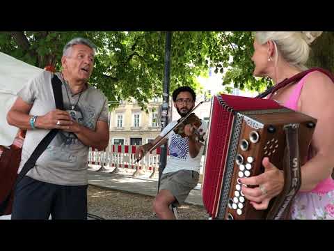 Nichts Amore Reinhold und Ula besuchen Tunupa Stand