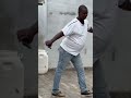 Moussa le gardien en train de danser