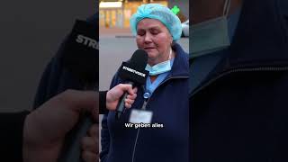 Eine Krankenschwester weint im Interview: ‚Wir können nicht mehr…