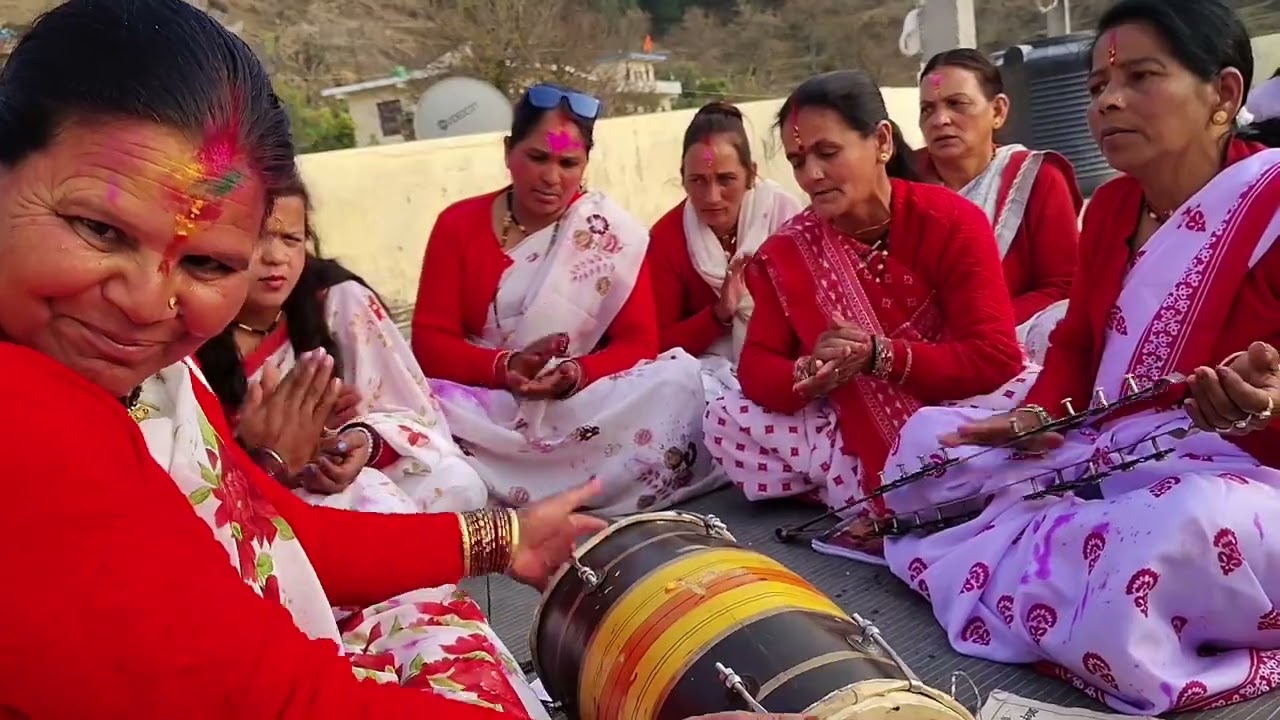 होली का पहला दिन गंगोलीहाट के महिलाओं की शानदार होली ❤️#देवभूमि_उत्तराखंड #happyholi@jyotisugravlog🥰