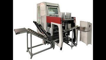 Automatic grooving machine with corner cutting function