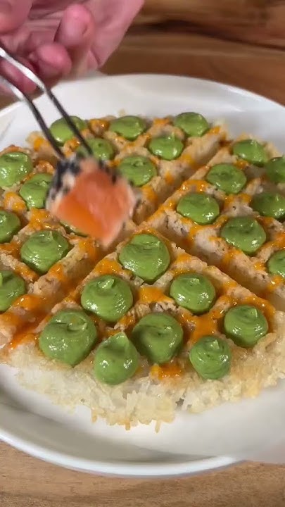 Crispy fried rice waffles 🧇🍙🔥🌶 - YouTube
