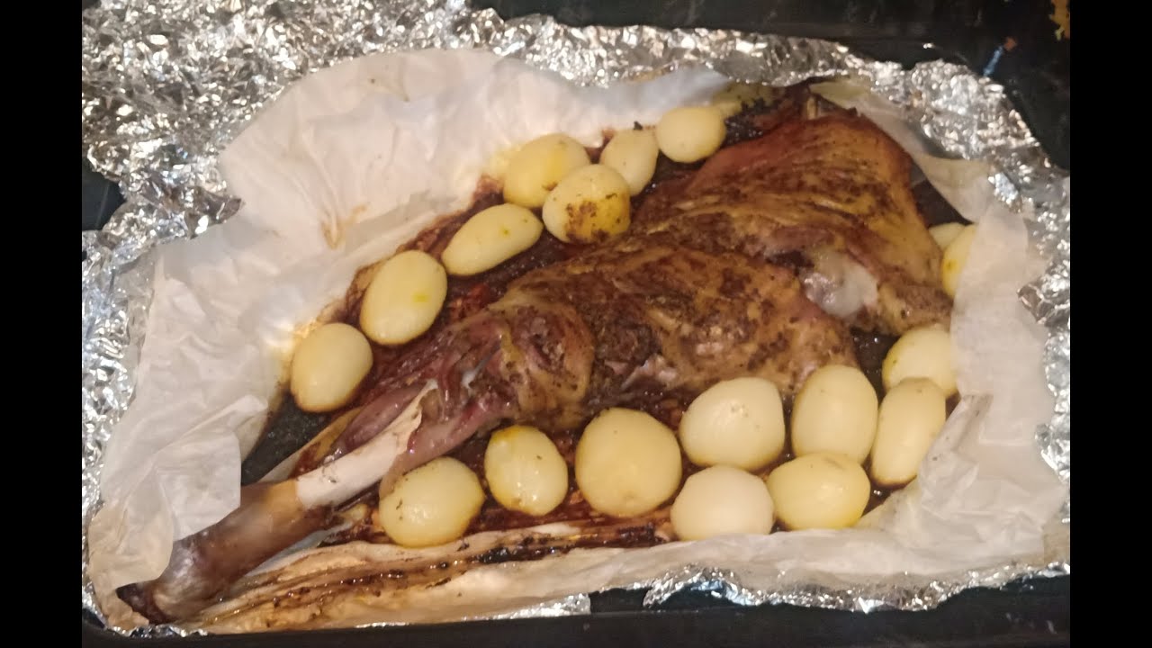 حظرت ليكم بمناسبة العيد كتف الغنمي مع البطاطس في الفرن