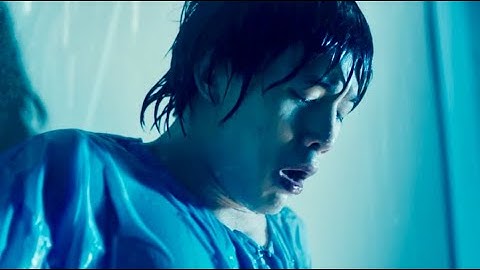 ビルから落下するも重力に逆らう異空間へ／映画『ホームステイ ボクと僕の100日間』本編冒頭映像