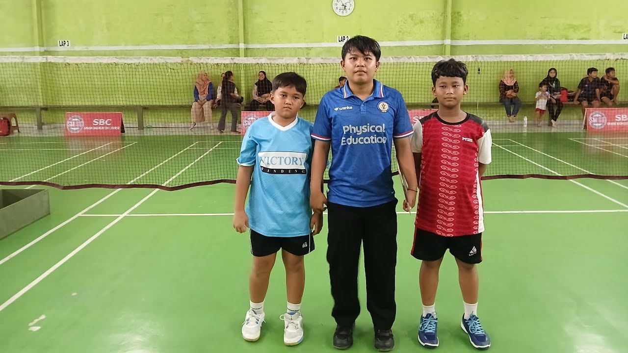 Raka vs rizky dua gemoy tanding di gor smash sport - YouTube