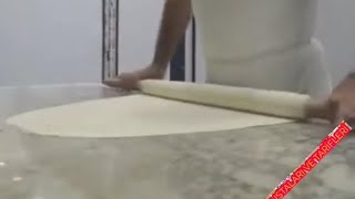 Antep Baklavasi Nasil Açilir Ustasindan Gösteri̇mi̇ Kaçirmayin
