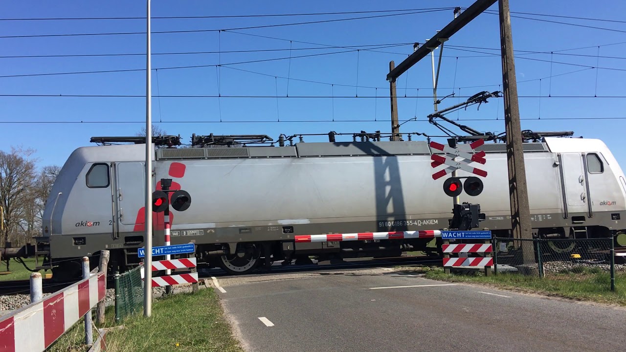 Spoorwegovergang Zenderen // Dutch railroad crossing