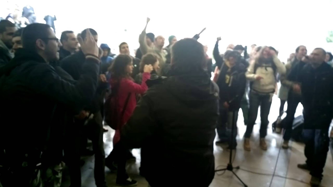 DUBIOZA KOLEKTIV - Kokuz (Live in the Sofia University's subway, Sofia - 29 March 2013) video to gif