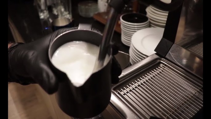 Se puede poner leche en la cafetera en lugar de agua para hacer café?