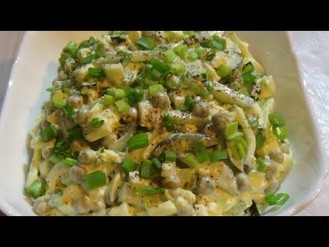 Простой салат. Всего три ингредиента! A simple salad for one or two.