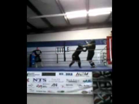 Hector castaneda kickboxing round 1