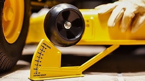 How to Level the Mower Deck | John Deere 100 Series Lawn Tractor