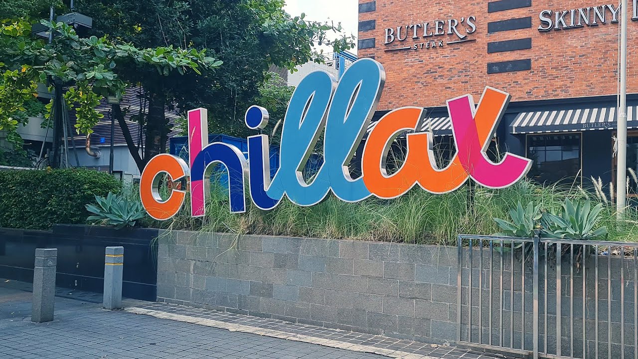 Jaga lapak bersama Sketsatumenit di Chillax Sudirman | Tochaku Market