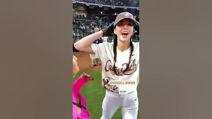 Kendall Jenner Supporting her Boyfriend Devin Booker at his Basketball Game 🏀