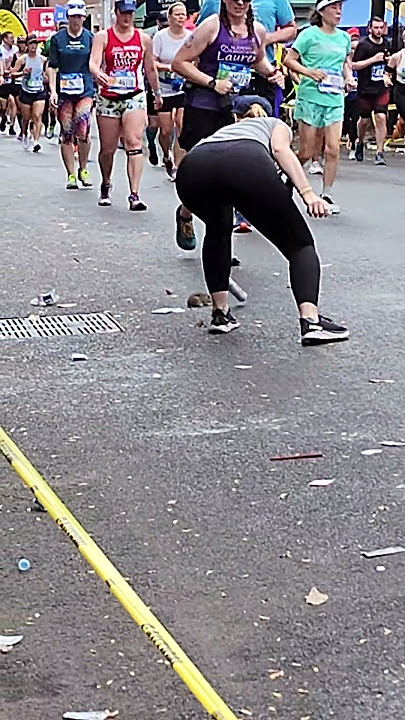 Tikus Mengejar Wanita di Maraton NYC || ViralHog
