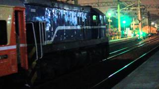 6901.6902次行包由大R101柴頭牽引