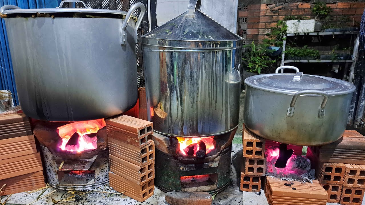 Nấu bánh chưng mọi người ơi !