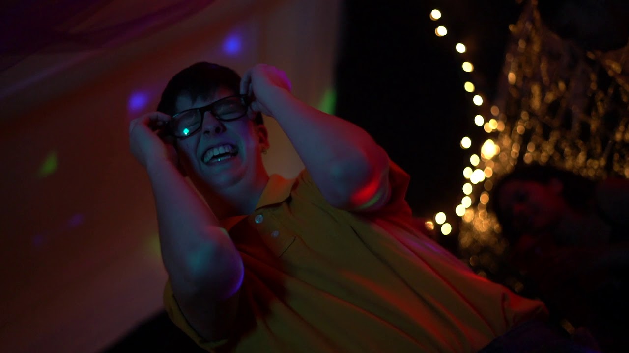 Boyish – anxious butterball (Official Video)