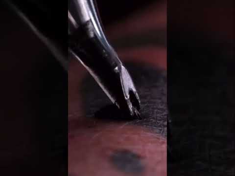 شاهد كيف يتم عمل الوشم على الجسم لهذا السبب حرمه الله راحة نفسية   11 