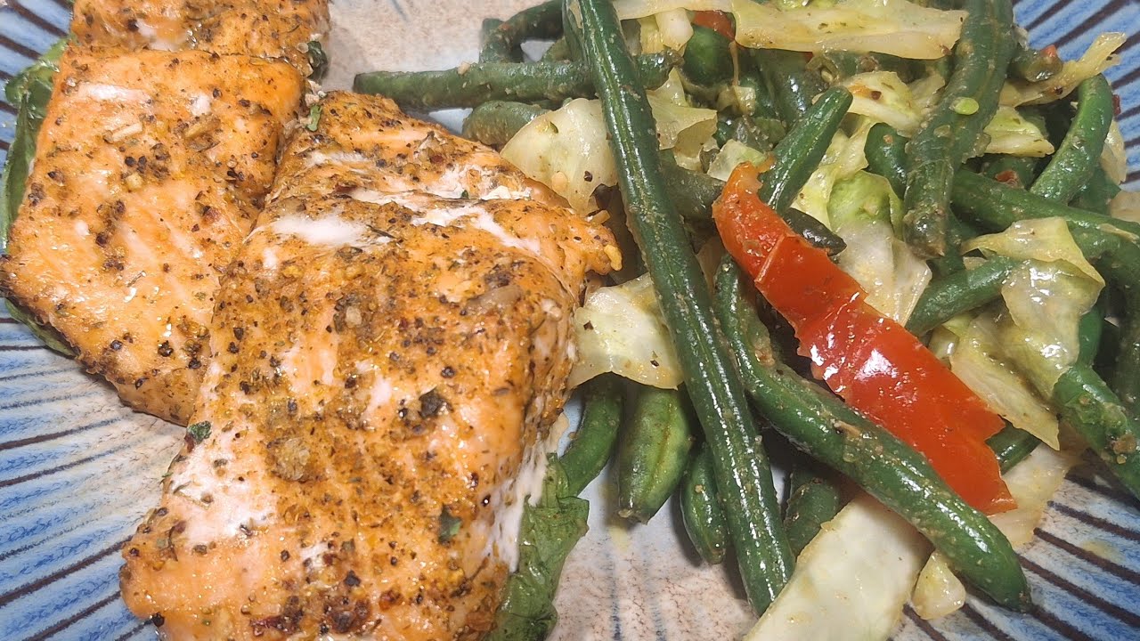 BAKED SALMON , FRIED CABBAGE AND GREEN BEANS! (FOR BABY)