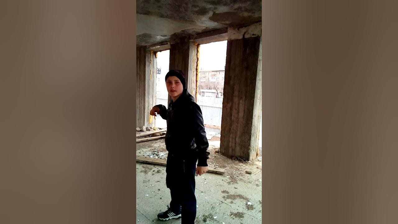 Как скрыться на заброшке от охранников. Пиковую даму в заброшке в 1 включи убийцу пиковую даму. Пиковую даму в заброшке в 1 включи убийцу пиковую даму. Кого вызвать на заброшке. Вызов духов в заброшке.