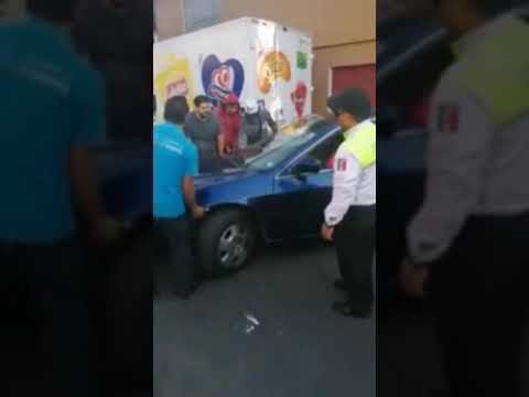 crazy-woman-blocks-traffic-and-people-lift-her-car